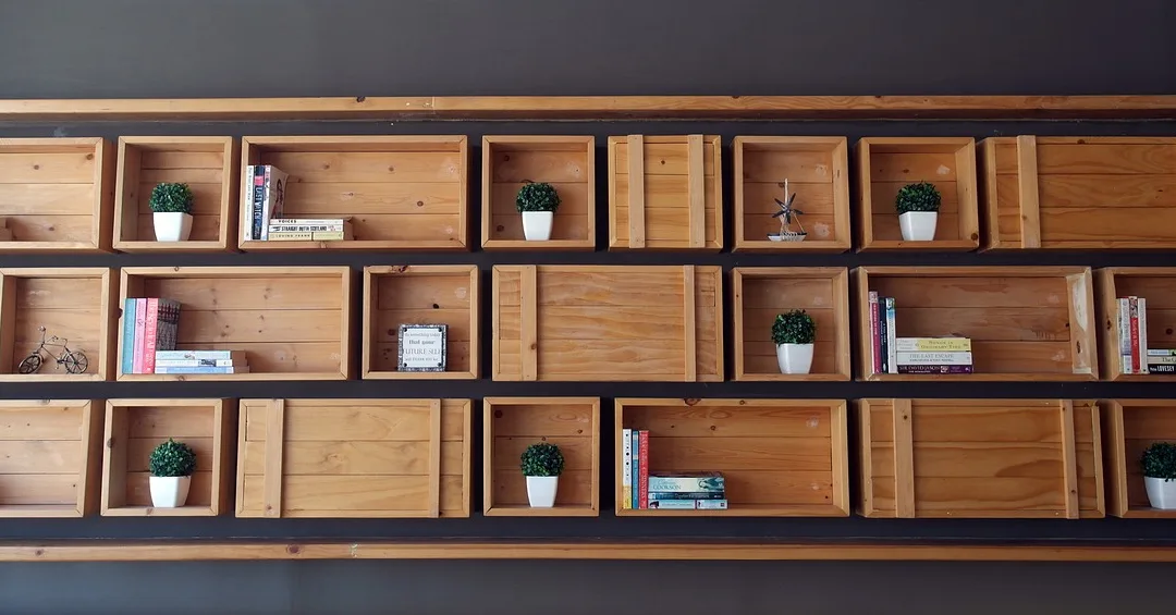 Guide d’achat : Choisir la Bibliothèque en Bois Massif Parfaite pour Votre Intérieur