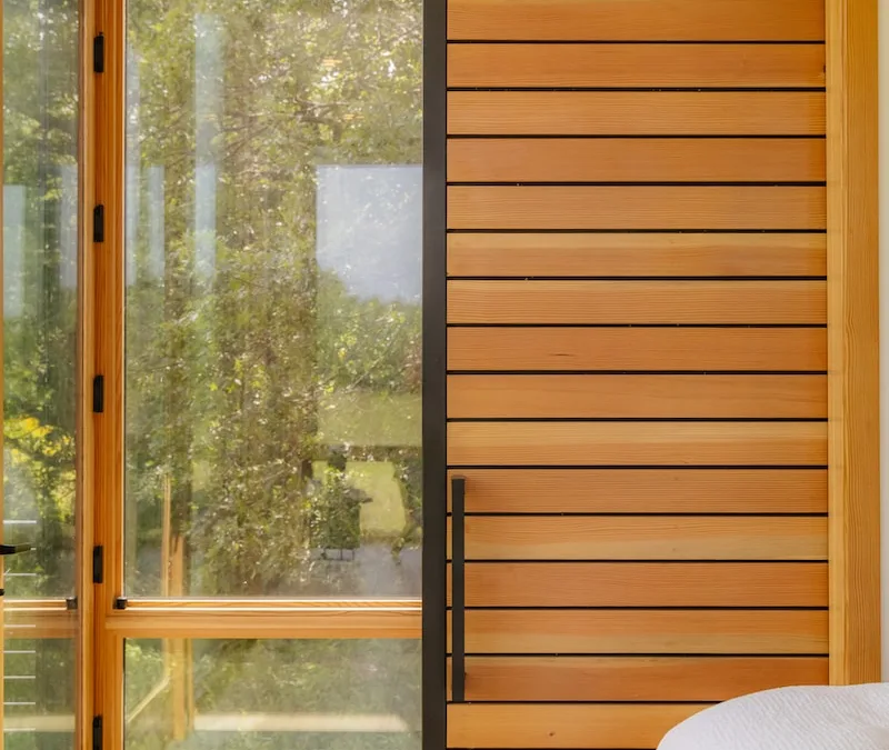 Guide d’achat porte coulissante en bois massif : la solution pour un intérieur élégant et fonctionnel