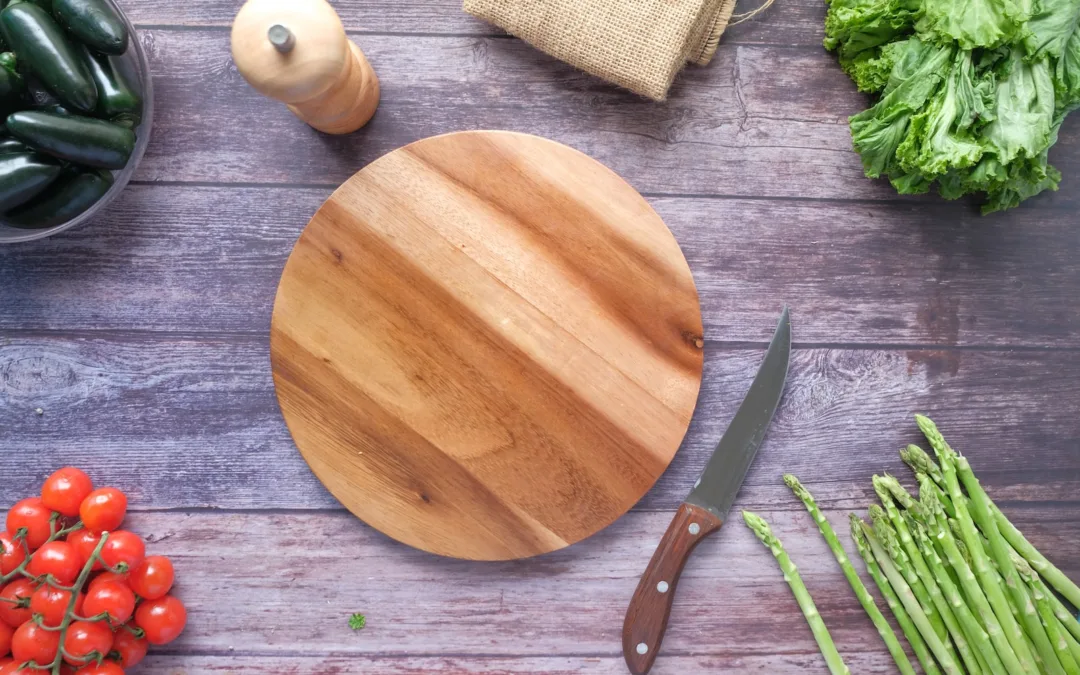 Guide d&rsquo;achat de plateau en bois massif : la clé pour une décoration authentique